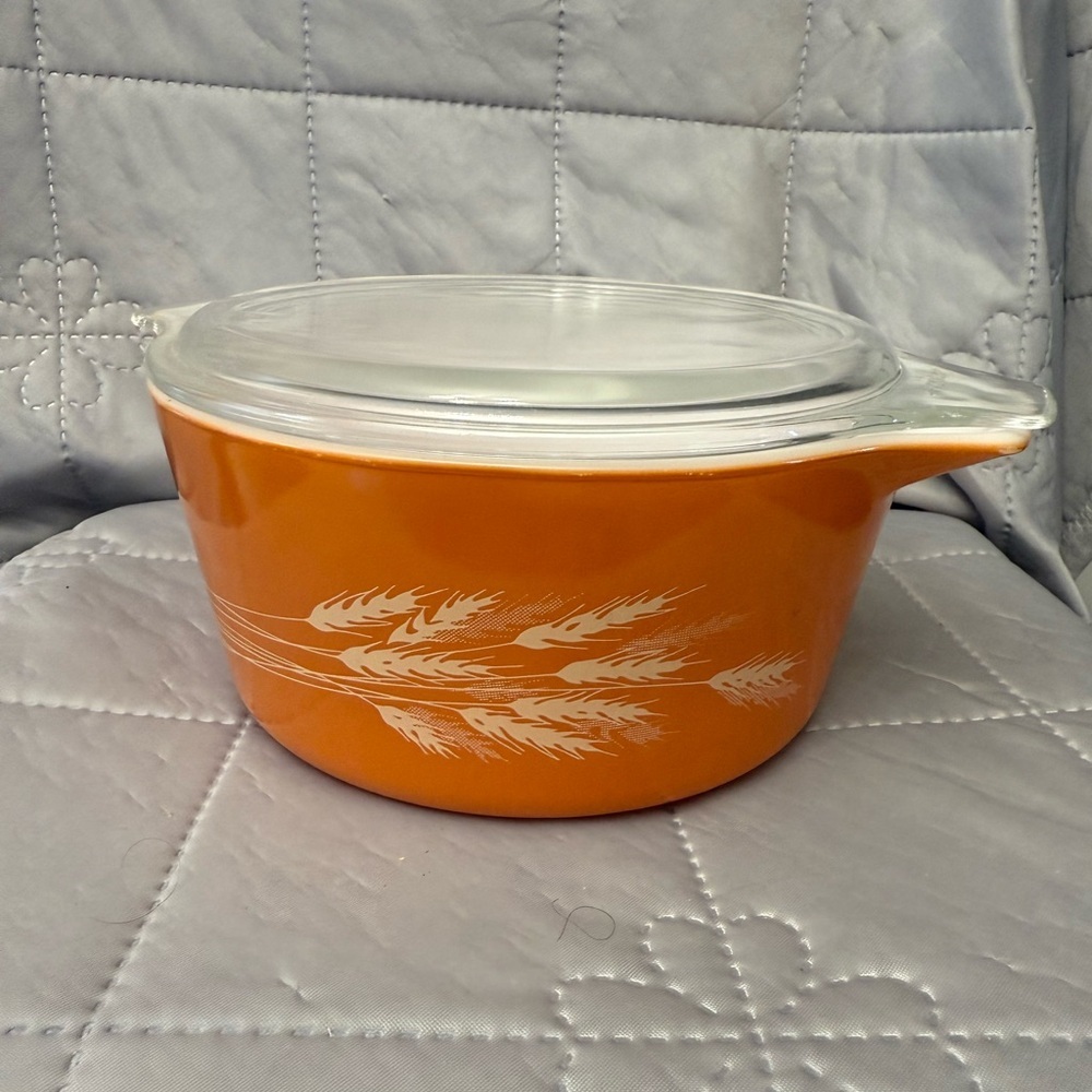 Vintage Pyrex Autumn Harvest casserole disNO LOGER AVAILABLE